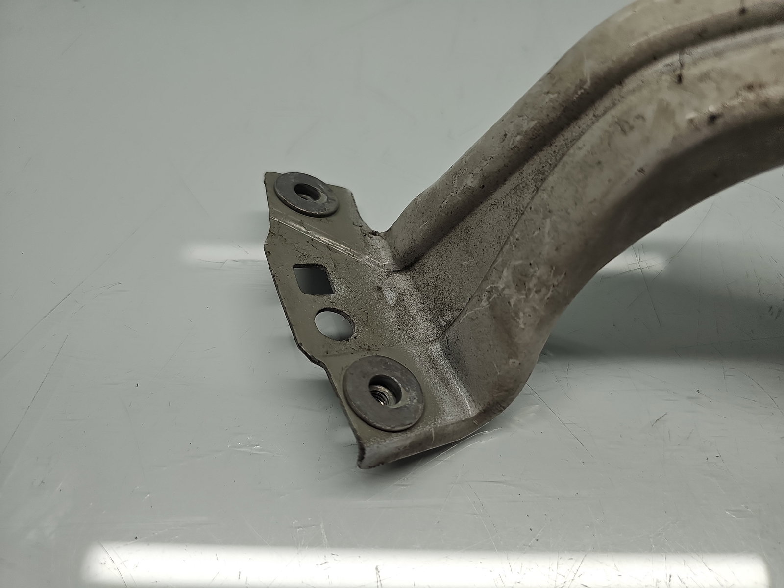 Suport aripa stanga fata Volkswagen UP [Fabr 2011-2019] 1S0821141 - imagine 2