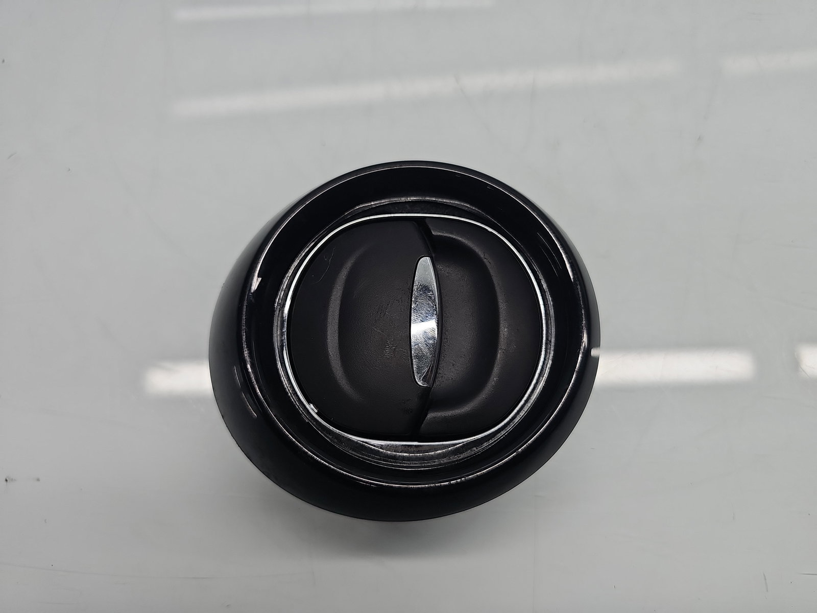 Grila aerisire stanga Renault Clio 4 (B98) Hatchback [Fabr 2012-2020] 687606325R - imagine 1