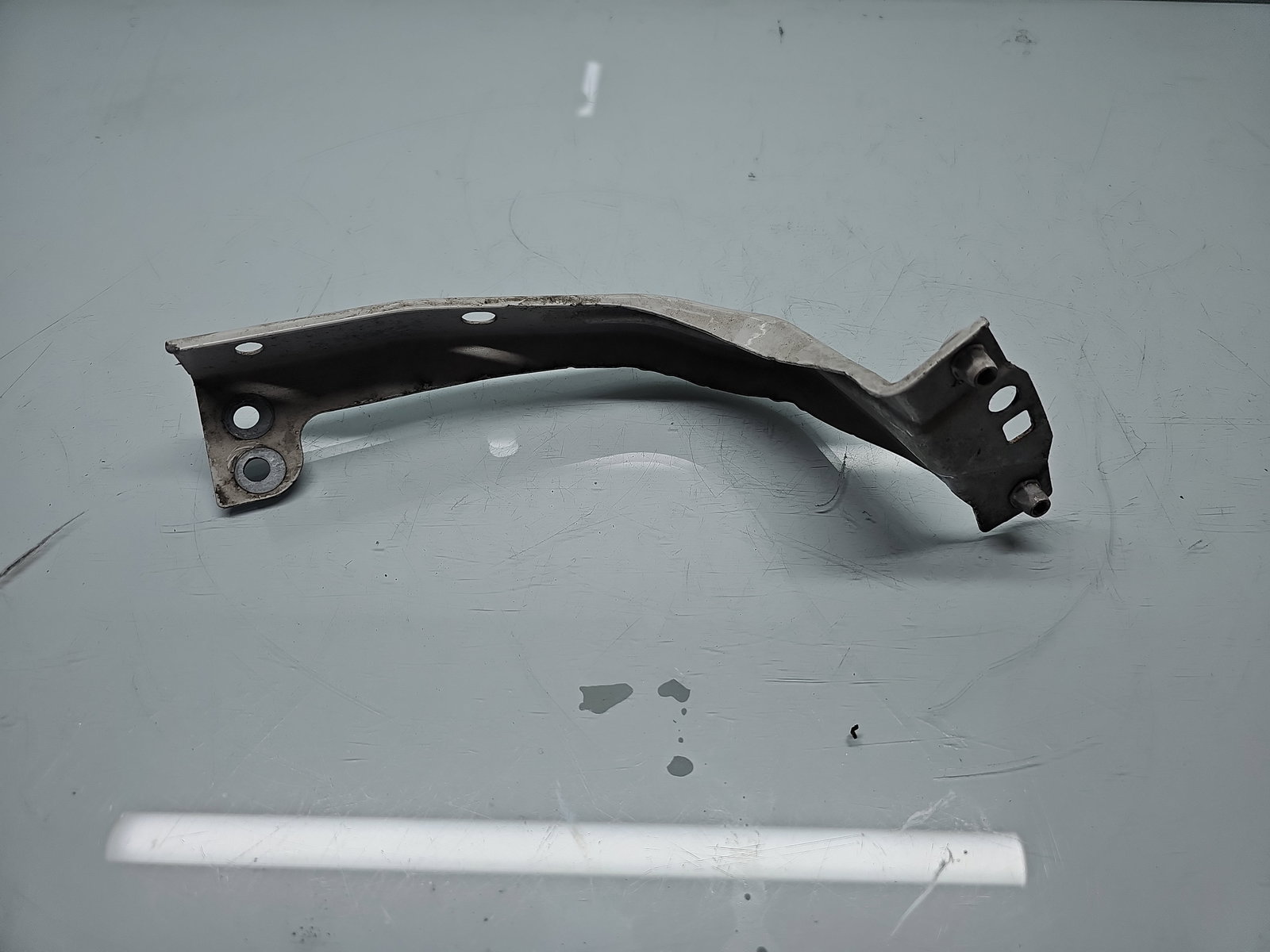 Suport aripa dreapta fata Volkswagen UP [Fabr 2011-2019] 1S0921142 - imagine 4