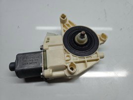 Motoras geam dreapta fata Mercedes Clasa A (W176) [Fabr 2012-2018] A2469065200