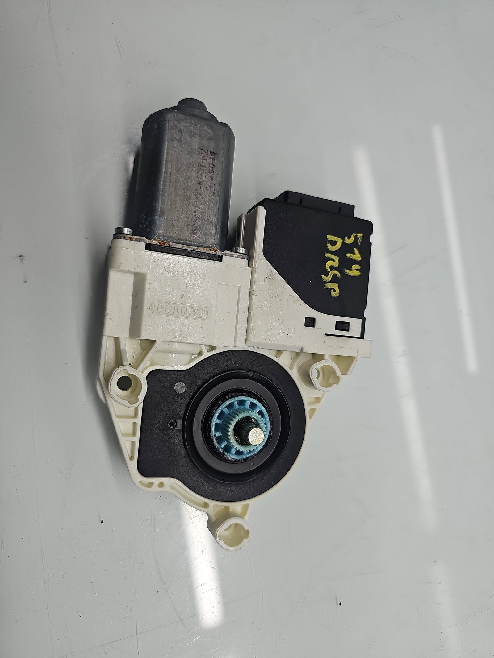 Motoras geam dreapta spate Volkswagen Passat CC (358) Facelift [Fabr 2012-2016] 3C8959704D - imagine 1