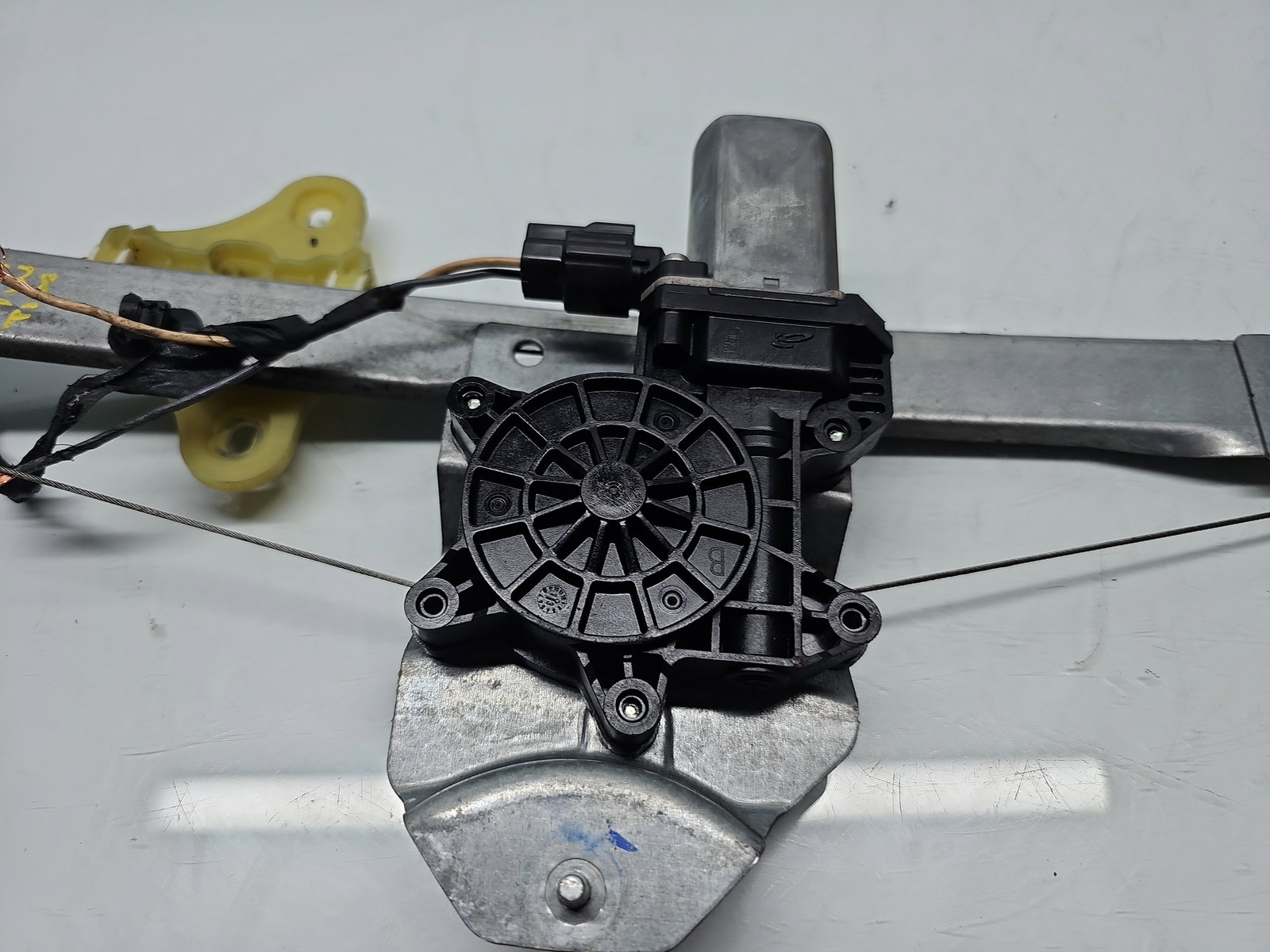 Macara electrica geam stanga fata Renault Clio 4 (B98) Hatchback [Fabr 2012-2020] 807213867R - imagine 2