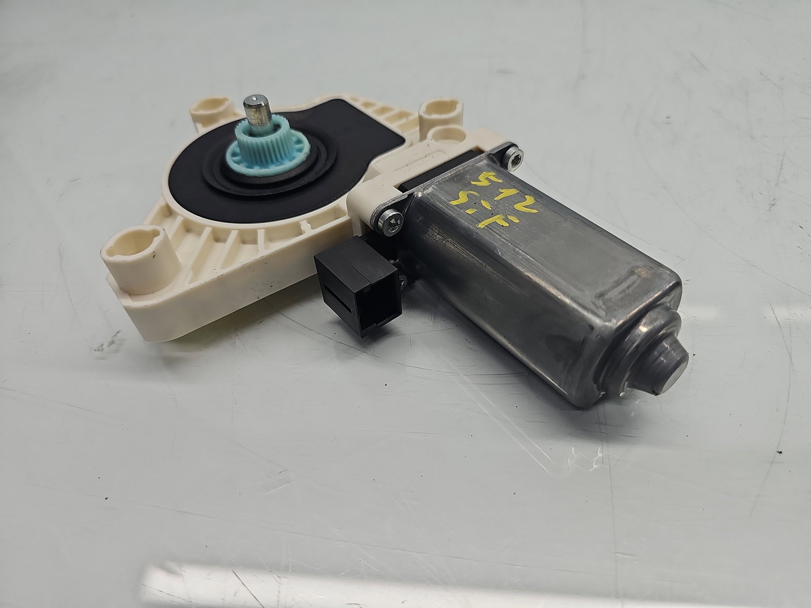 Motoras geam stanga fata Volkswagen Passat B8 (3G2) [Fabr 2015-prezent] 5Q4959801B - imagine 3