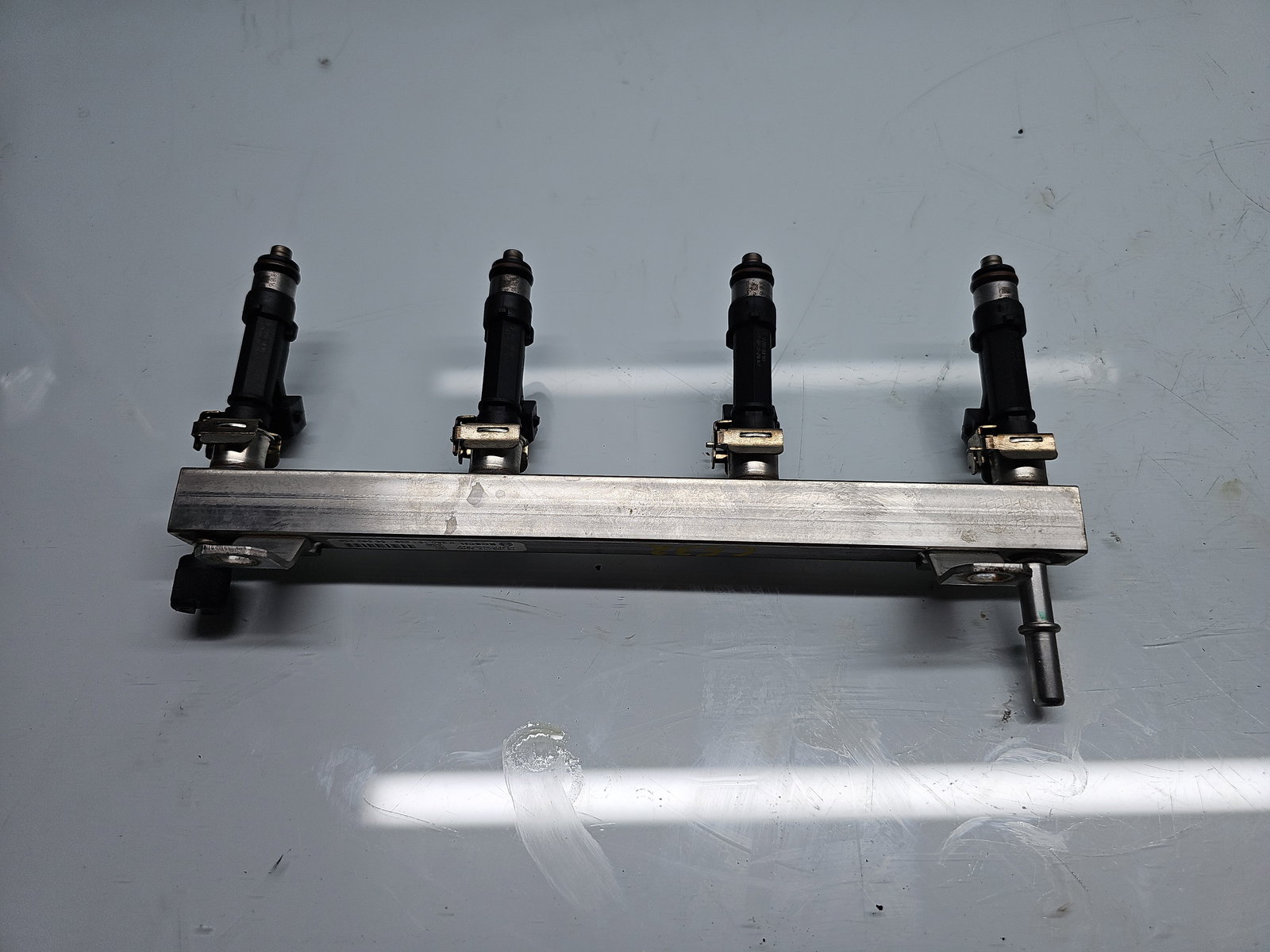 Rampa injectoare Opel Corsa D [Fabr 2006-2013] 55562258 1.4 Benz A14XER 74KW / 100CP - imagine 1