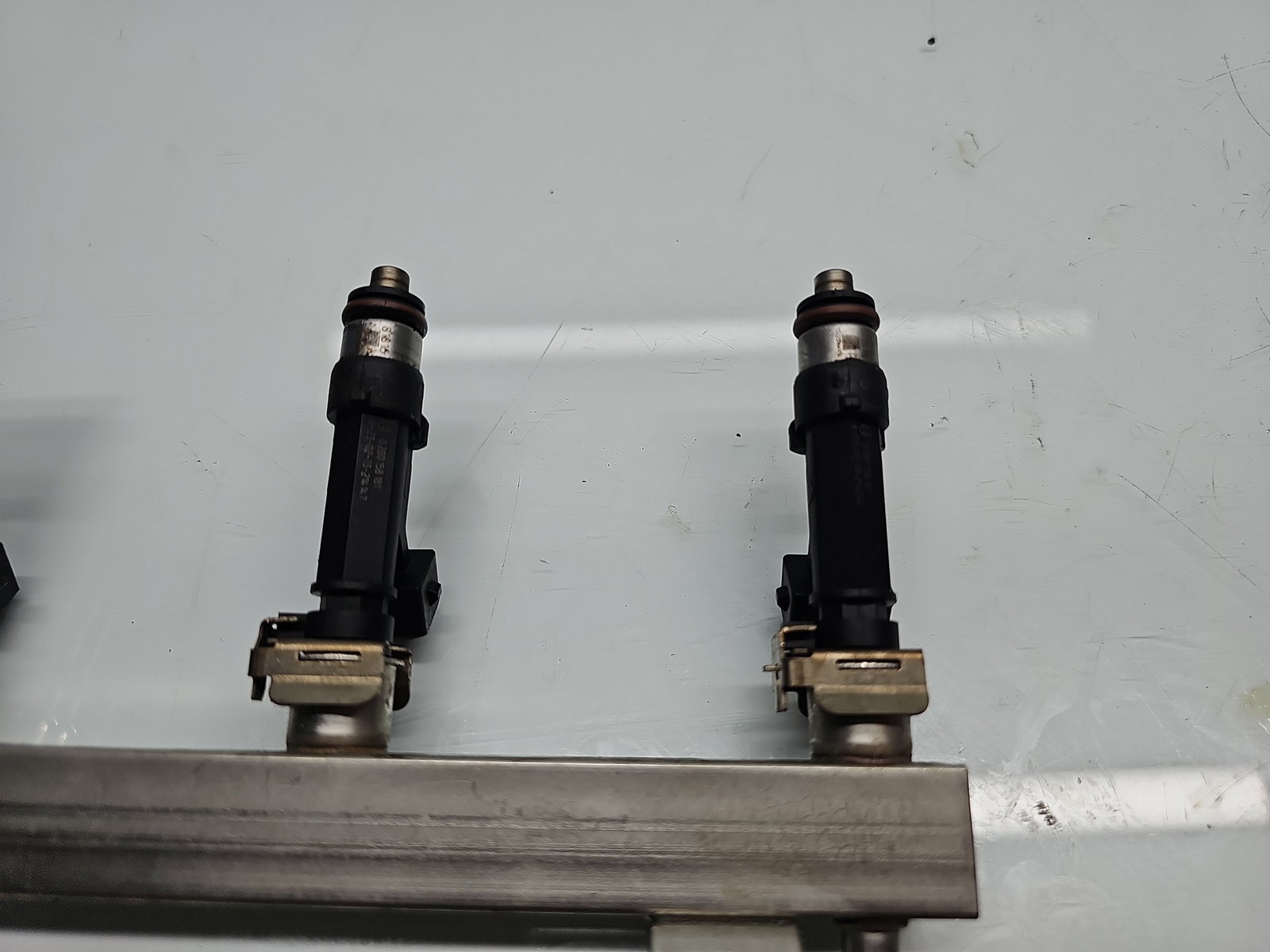 Rampa injectoare Opel Corsa D [Fabr 2006-2013] 55562258 1.4 Benz A14XER 74KW / 100CP - imagine 3