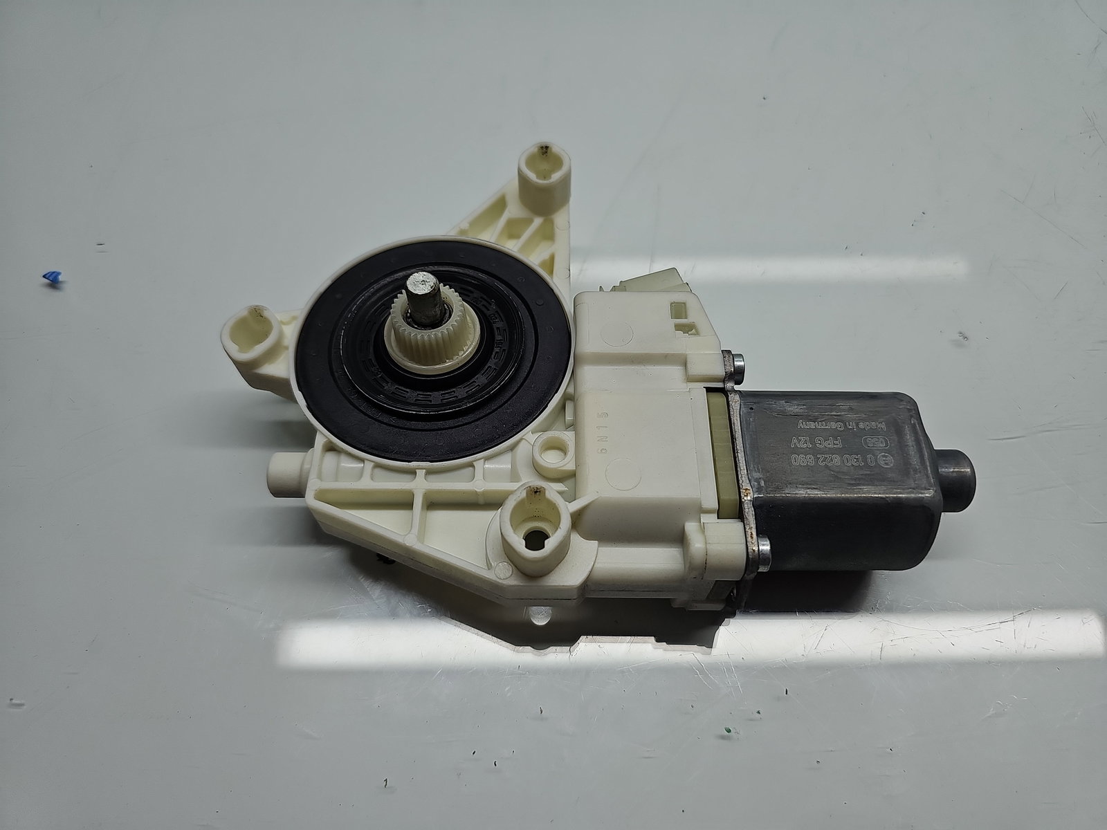 Motoras geam stanga fata Mercedes Clasa A (W176) [Fabr 2012-2018] A2469065100 - imagine 2