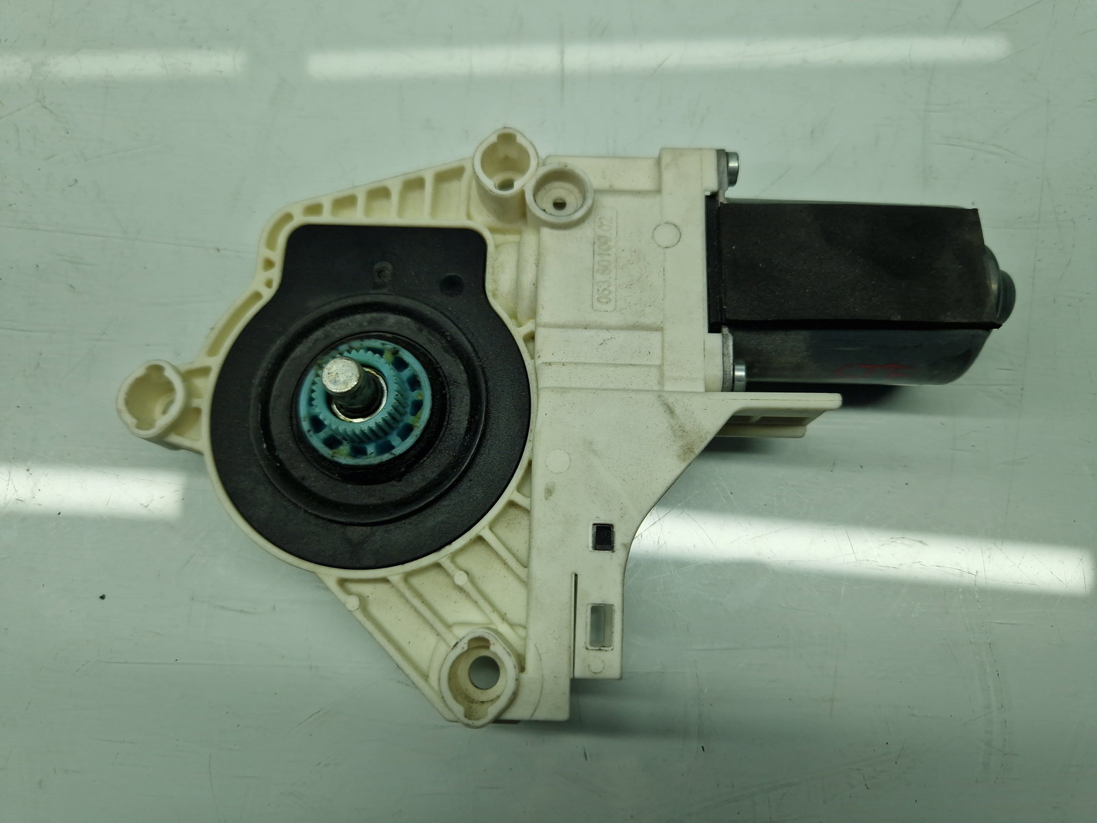 Motoras geam stanga fata AUDI A5 Cabriolet (8F7) [Fabr 2009-2015] 8T0959801B - imagine 1