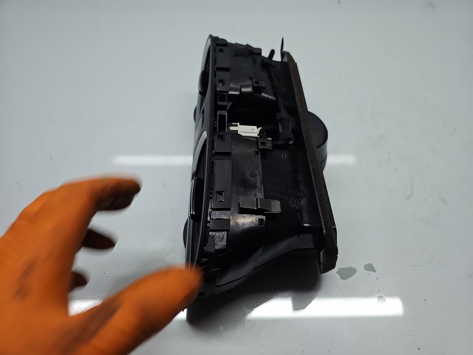 Grila aerisire centrala Volkswagen Golf 6 (5K1) [Fabr 2009-2013] 5K0815736D - imagine 2