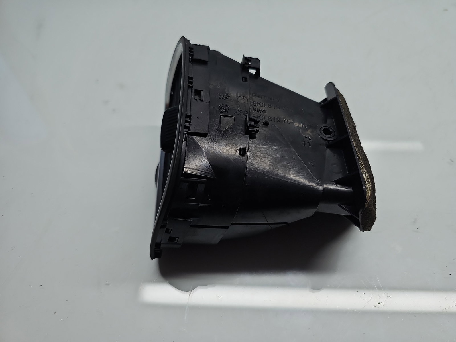 Grila aerisire dreapta Volkswagen Golf 6 (5K1) [Fabr 2009-2013] 5K0819710D - imagine 2