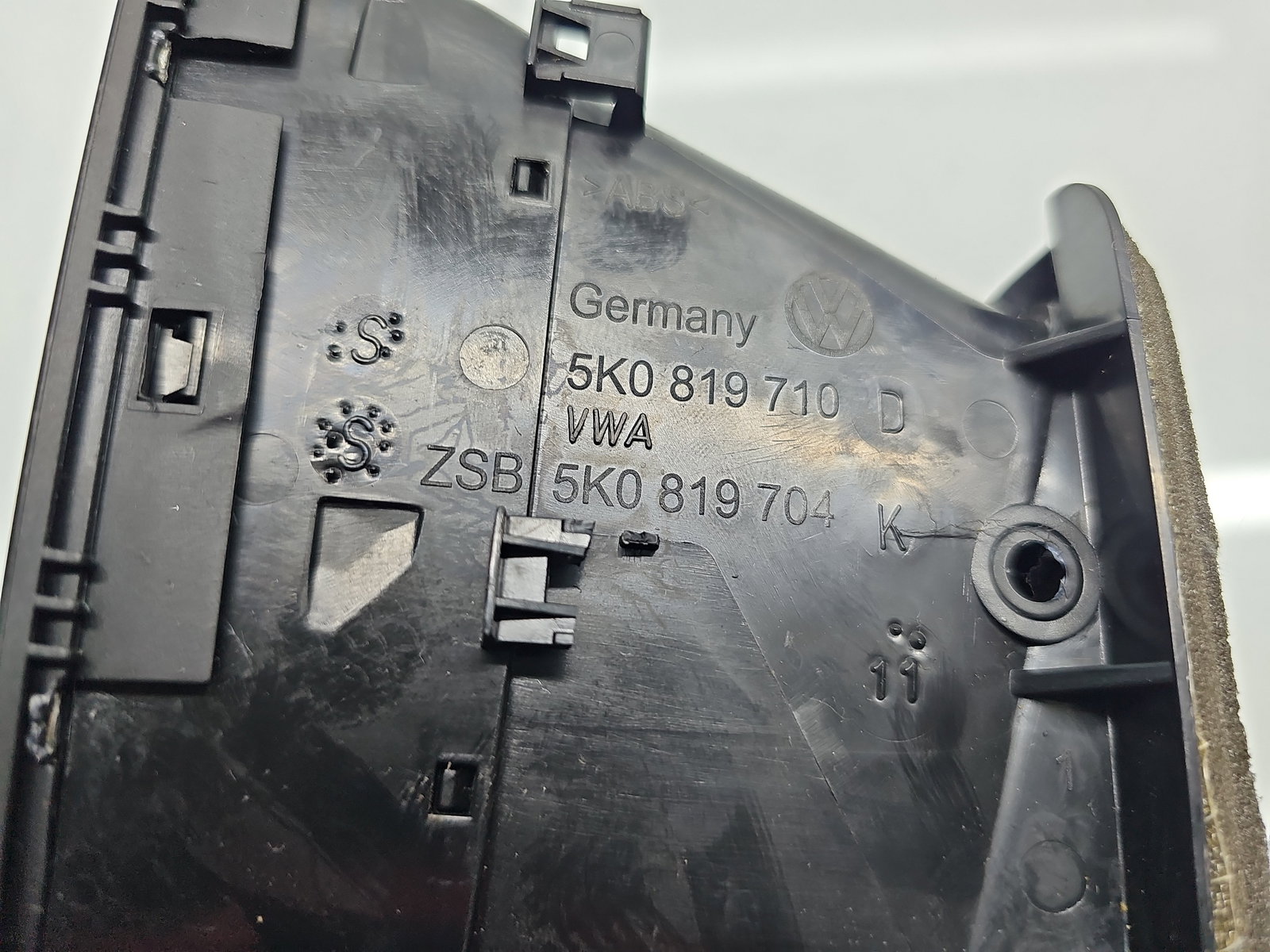 Grila aerisire dreapta Volkswagen Golf 6 (5K1) [Fabr 2009-2013] 5K0819710D - imagine 5