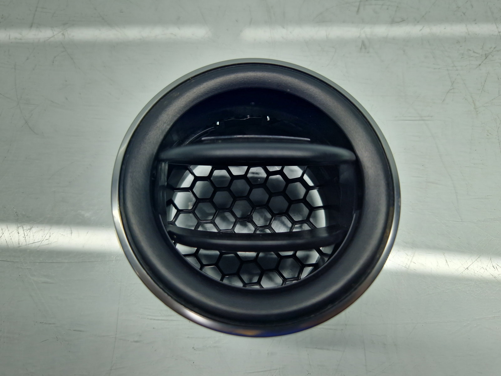 Grila aerisire centrala Dacia Duster 2 [Fabr 2017-2023] 687603688R - imagine 3