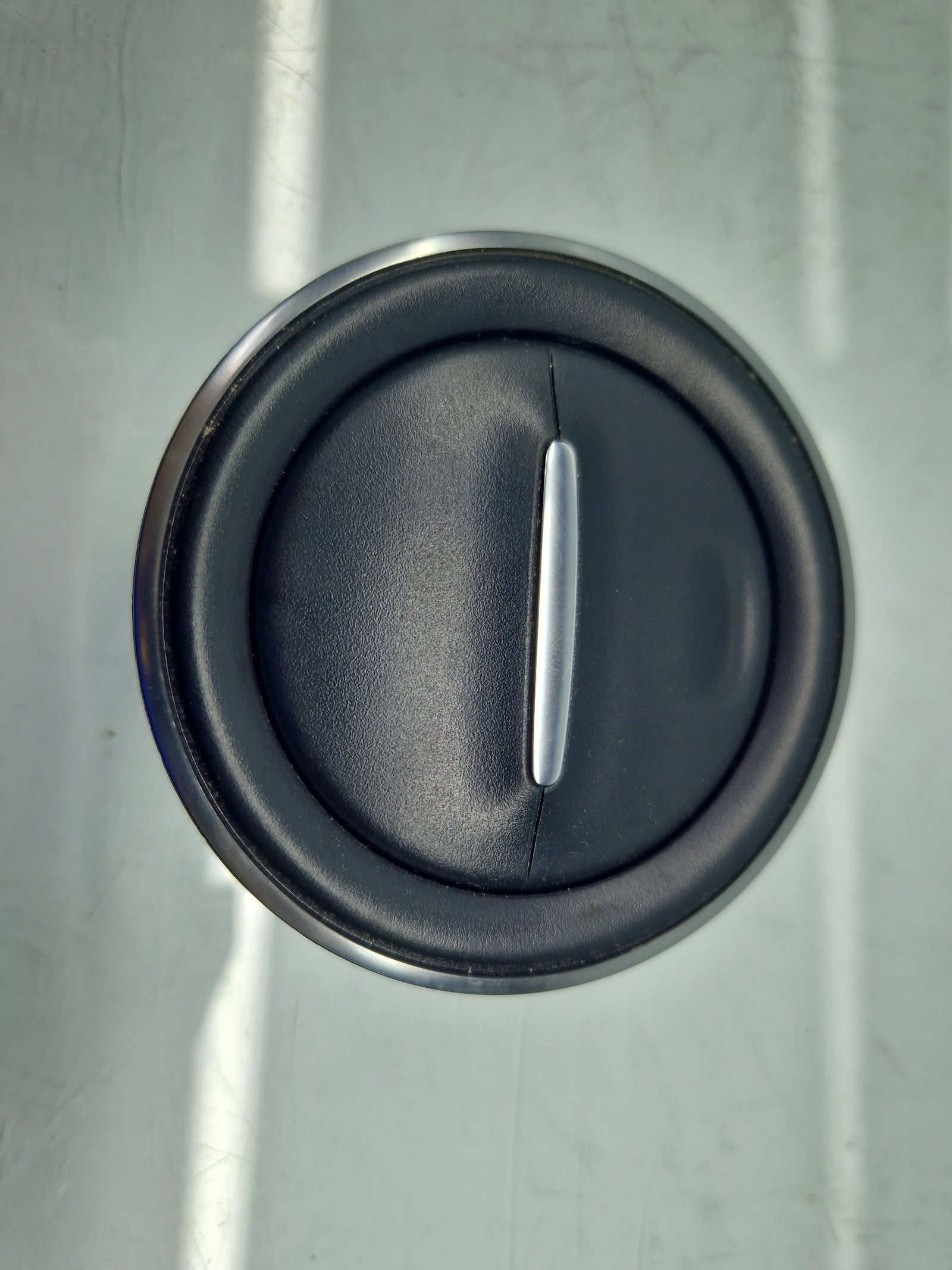 Grila aerisire centrala Dacia Duster 2 [Fabr 2017-2023] 687603688R - imagine 1