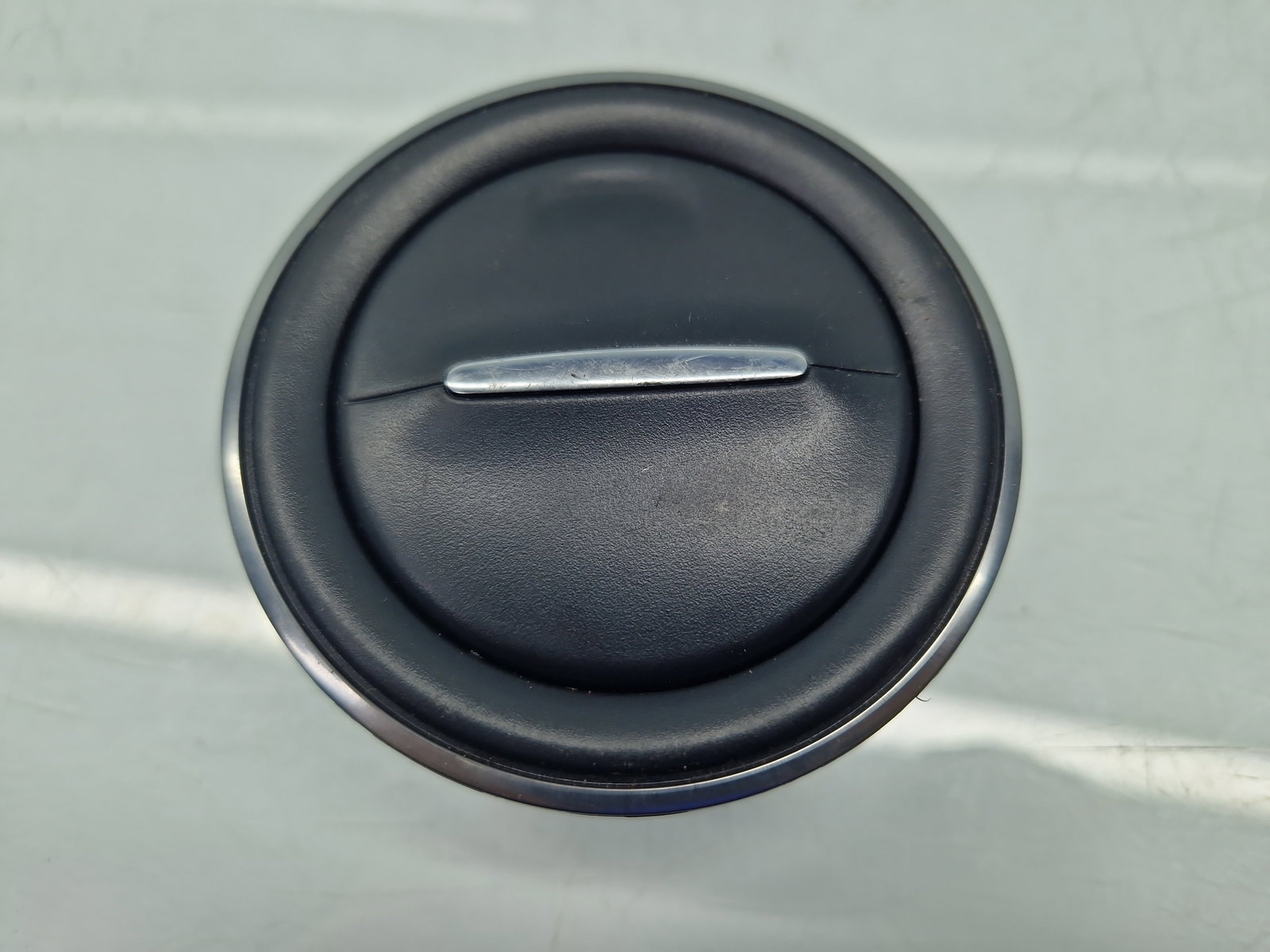 Grila aerisire stanga Dacia Duster 2 [Fabr 2017-2023] 687603688R - imagine 1