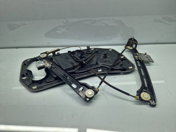 Macara electrica geam dreapta fata Volkswagen Passat CC (357) [Fabr 2008-2012] 3C8837462J