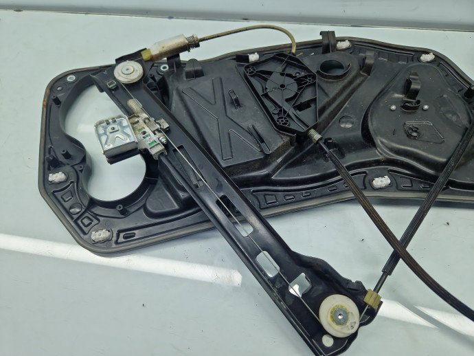 Macara electrica geam dreapta fata Volkswagen Passat CC (357) [Fabr 2008-2012] 3C8837462J