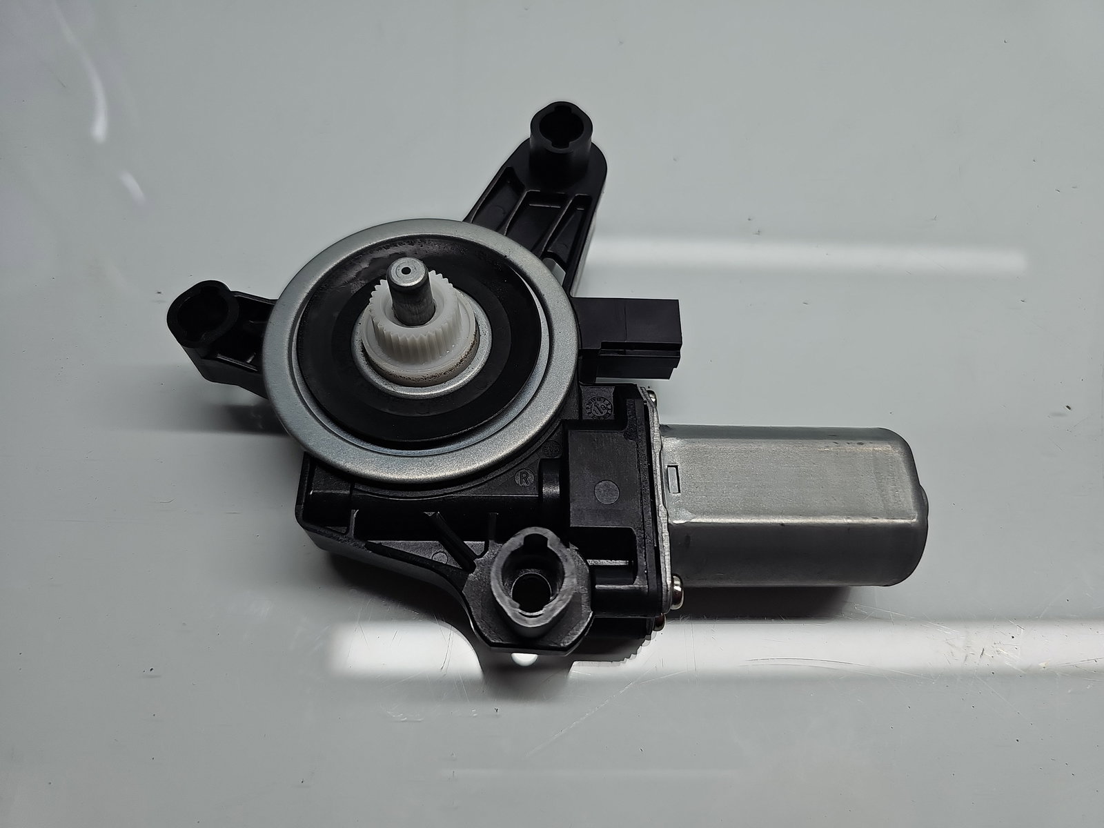 Motoras geam dreapta spate Mercedes Clasa A (W177) [Fabr 2019-2024] Berlina AMG A0009060908 - imagine 1