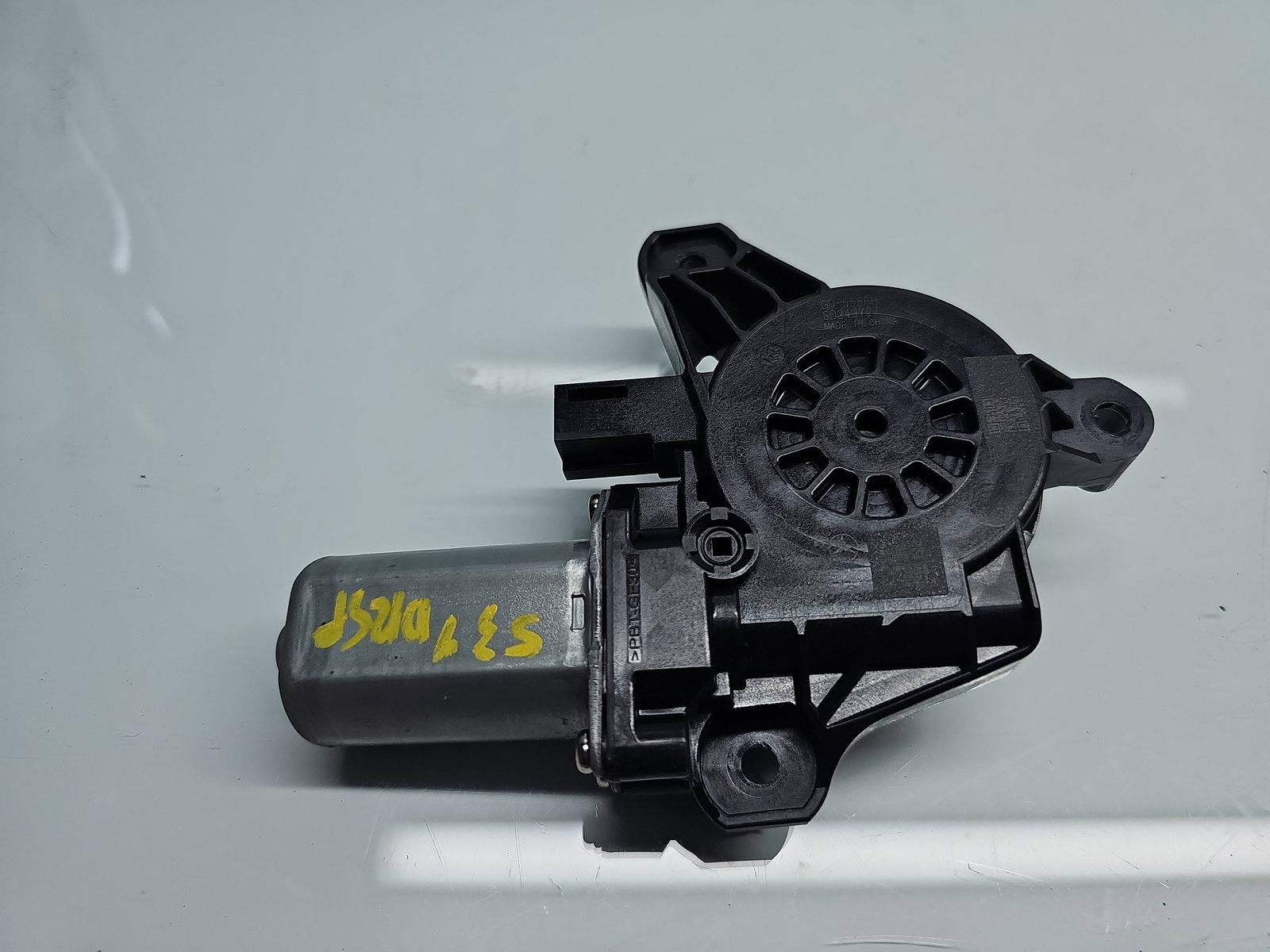 Motoras geam dreapta spate Mercedes Clasa A (W177) [Fabr 2019-2024] Berlina AMG A0009060908 - imagine 3