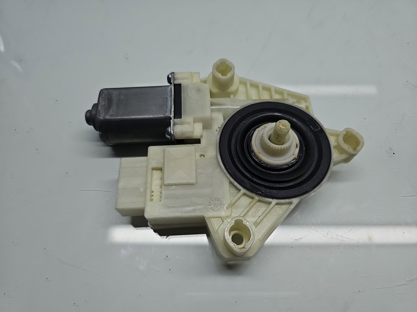 Motoras geam dreapta spate Volkswagen Golf 7 (5G) [Fabr 2014-prezent] Hatchback 5Q4959812A - imagine 2