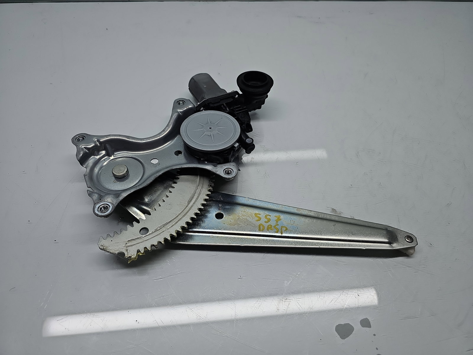 Macara electrica geam dreapta spate Toyota Rav 4 IV (ZSA4, ALA4) [Fabr 2013-2018] SUV 85720-35140 - imagine 1