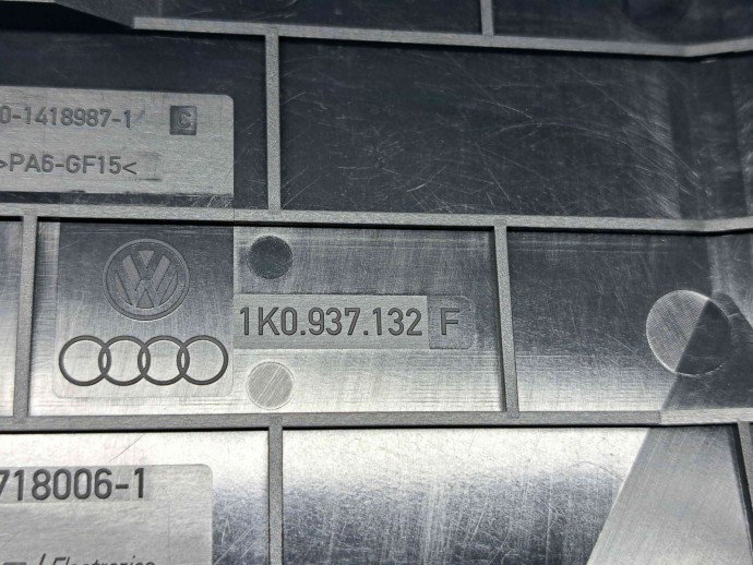  Capac panou sigurante Volkswagen Passat CC (357) [Fabr 2008-2012] 1K0937132F 