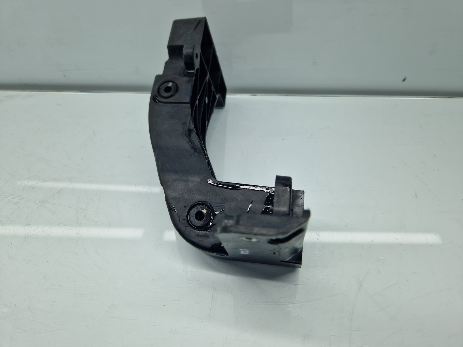 Suport far stanga Hyundai i40 Wagon [Fabr 2012-2019] 64136-3Z000 - imagine 3