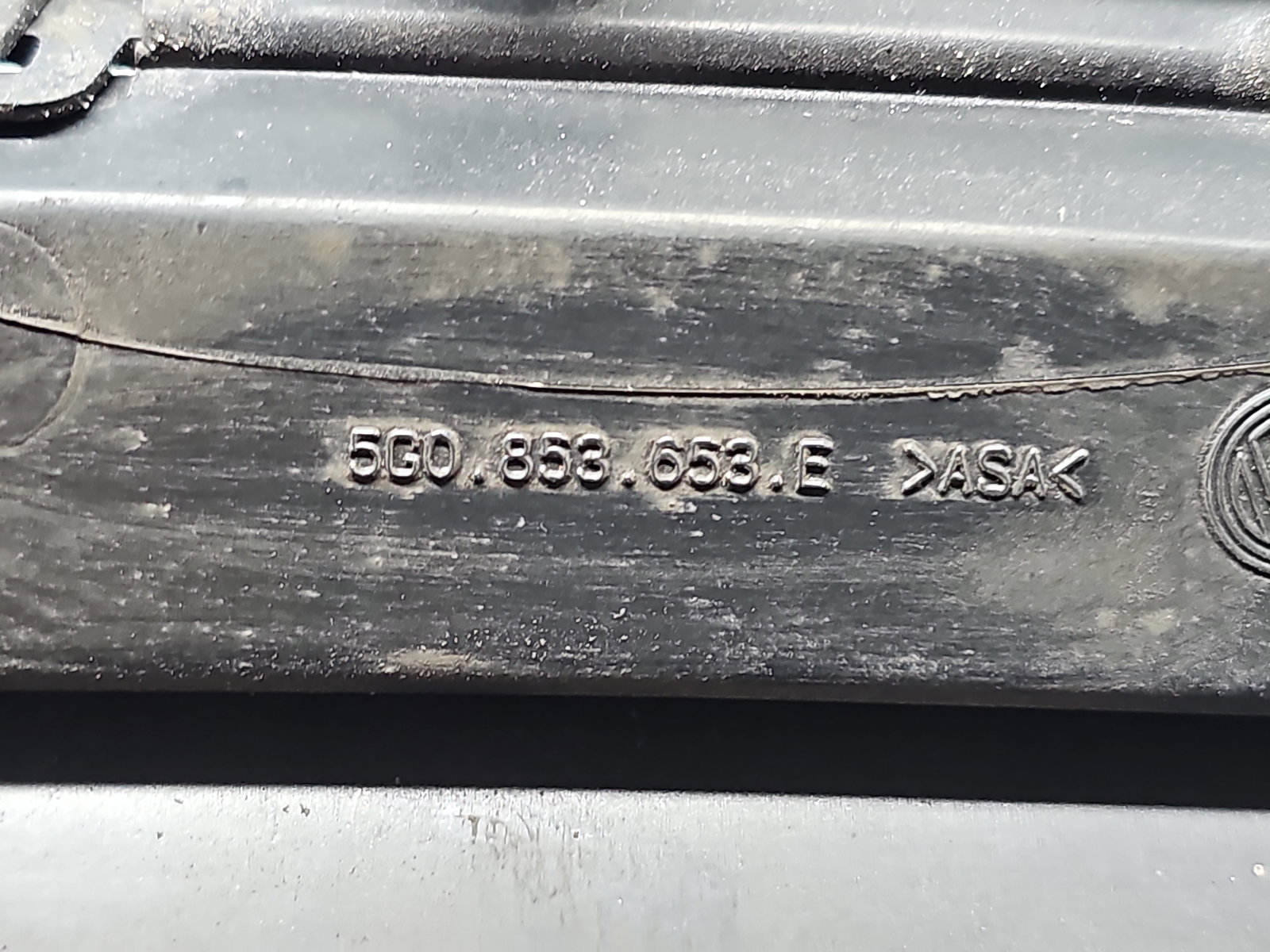 Grila bara fata Volkswagen Golf 7 (5G) [Fabr 2014-prezent] Hatchback 5G0853653E - imagine 4