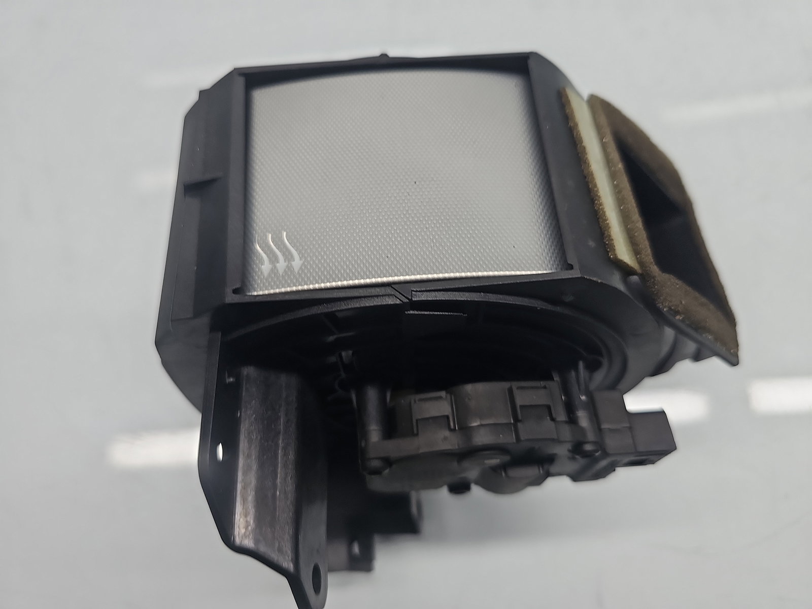 Grila aerisire centrala dreapta Jaguar XF (X250) [Fabr 2008-2015] Facelift CX23-19K617-BA - imagine 2