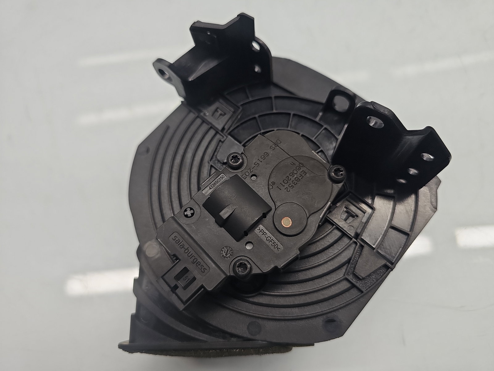 Grila aerisire centrala dreapta Jaguar XF (X250) [Fabr 2008-2015] Facelift CX23-19K617-BA - imagine 4