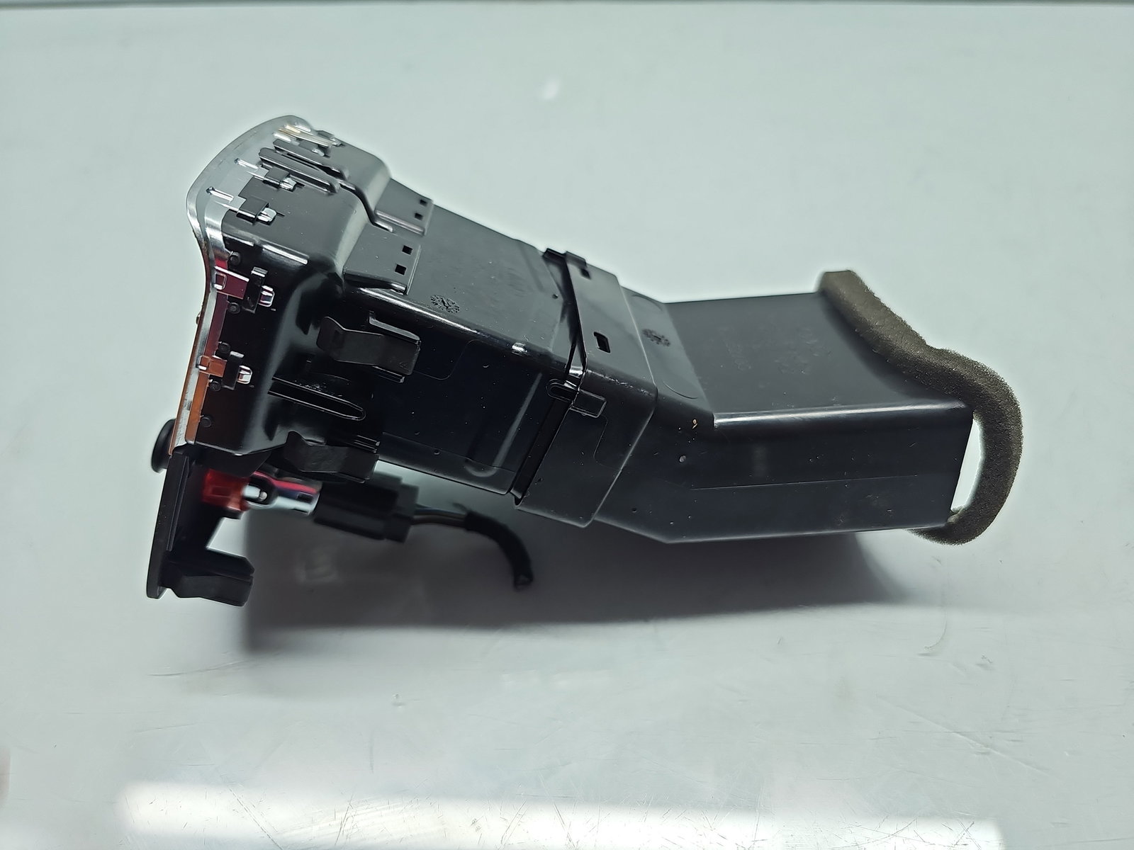 Grila aerisire spate AUDI A3 (8VS) [Fabr 2013-prezent] 8V0819203 - imagine 2