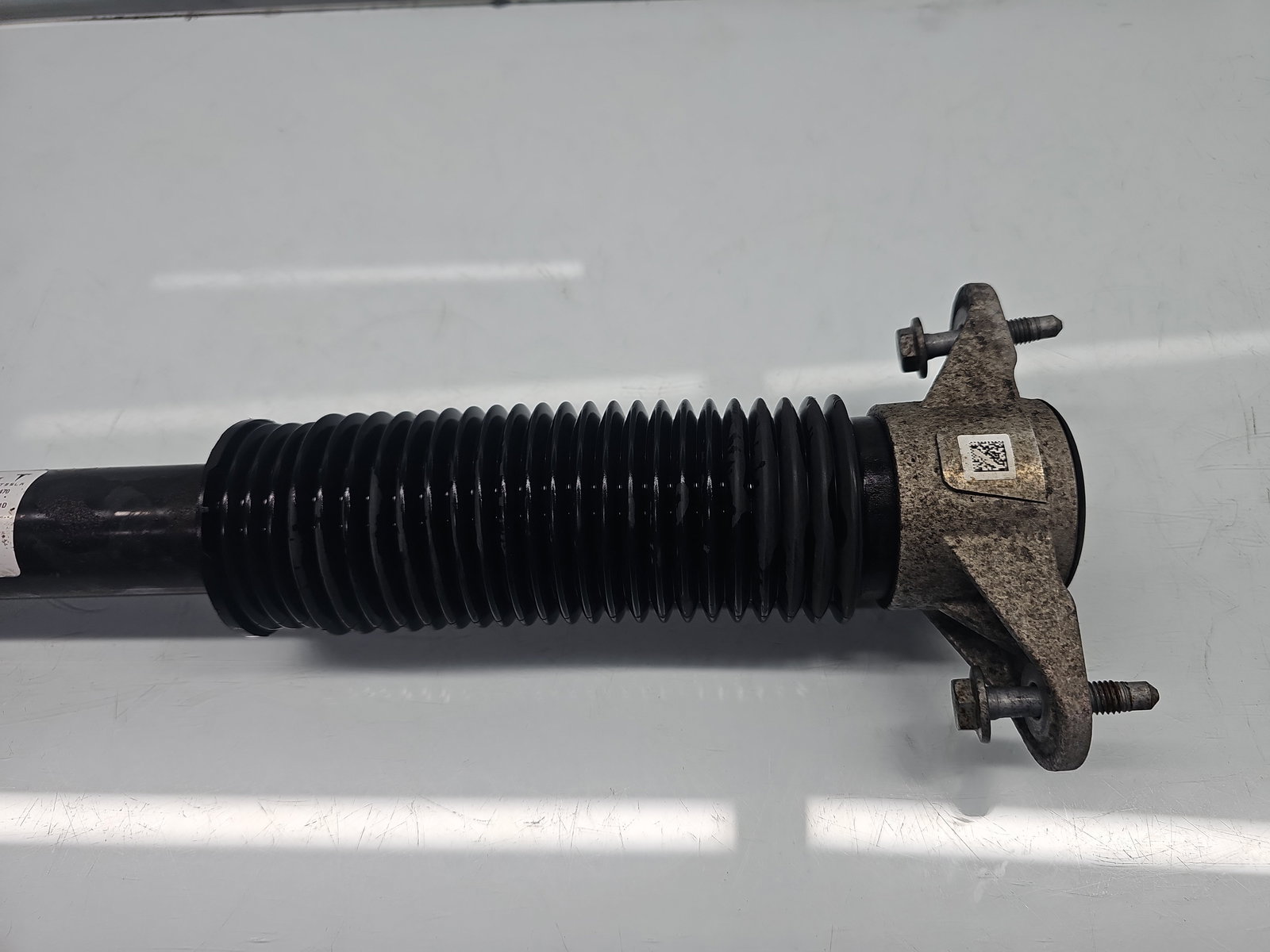 Amortizor stanga spate TESLA Model 3 [Fabr 2020-2025] Single Motor 208KW / 283CP - imagine 2