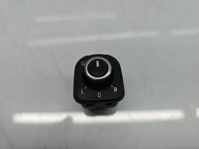 Buton reglaj oglinzi Volkswagen Passat B7 (362) [Fabr 2010-2014] 5K2959565