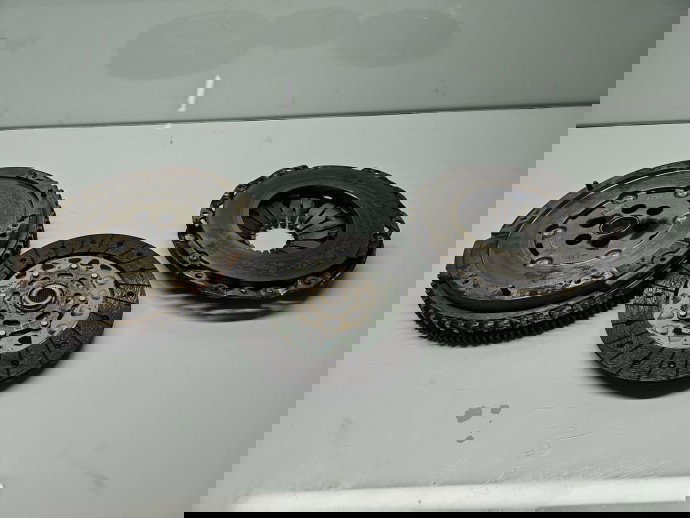 Kit ambreiaj volanta masa dubla Dacia Sandero 3 [Fabr 2021-2023] 1.0 TCe H4DF480 302102441R 85KW / 115CP