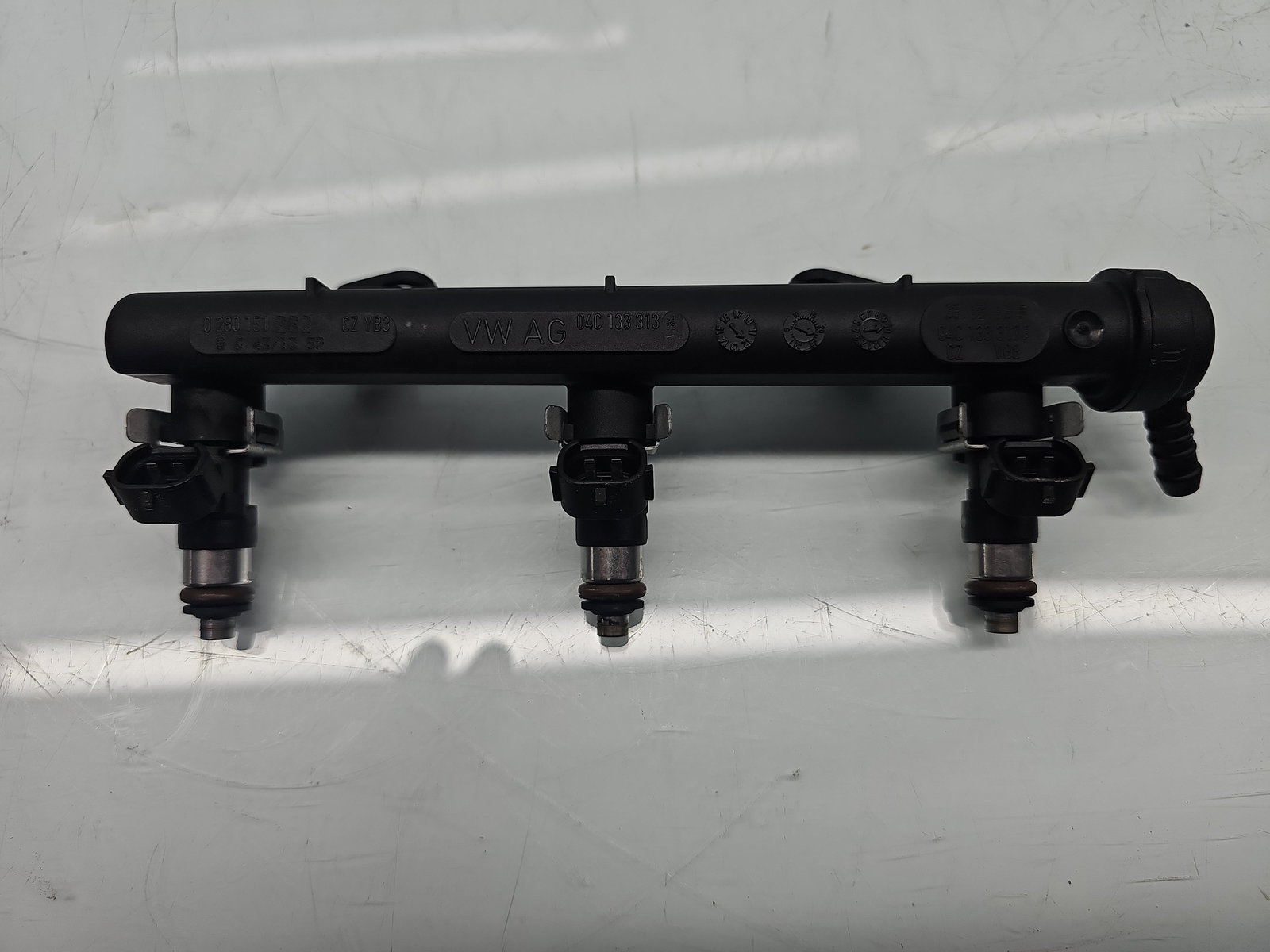 Rampa injectoare Volkswagen UP [Fabr 2011-2019] 04C133313 1.0 Benz CHYB 55KW / 75CP - imagine 1