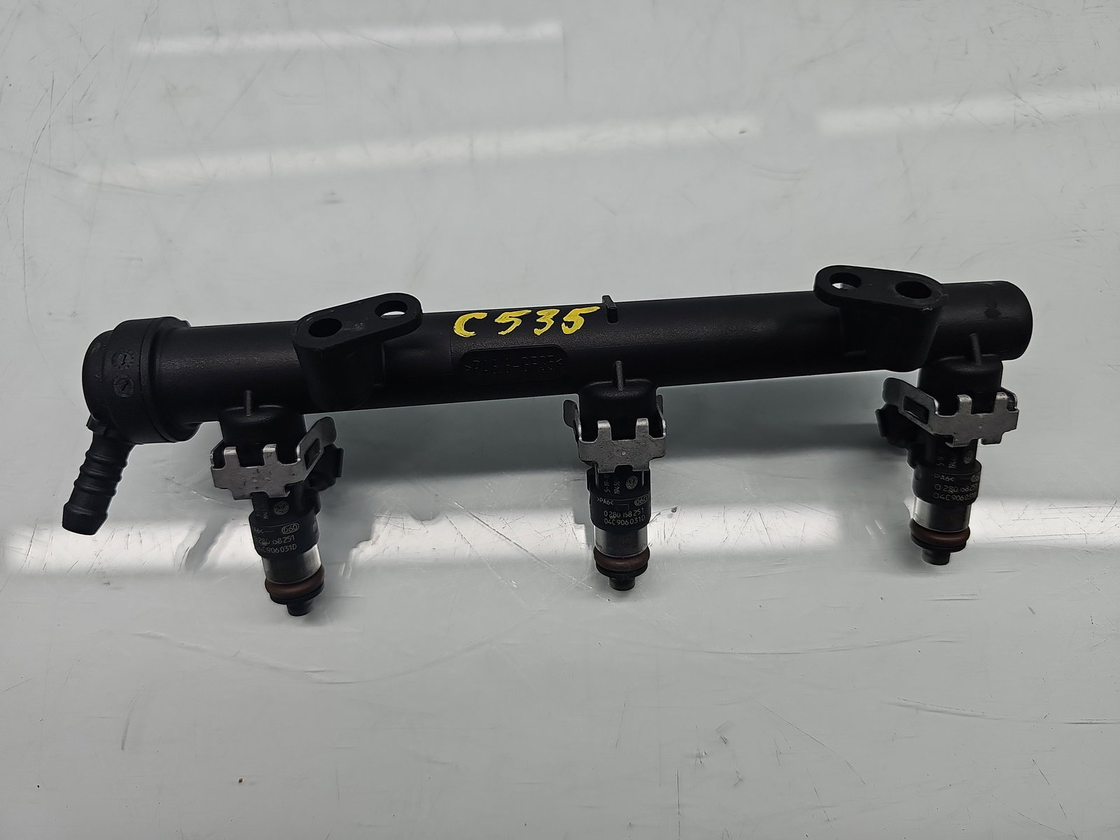 Rampa injectoare Volkswagen UP [Fabr 2011-2019] 04C133313 1.0 Benz CHYB 55KW / 75CP - imagine 2