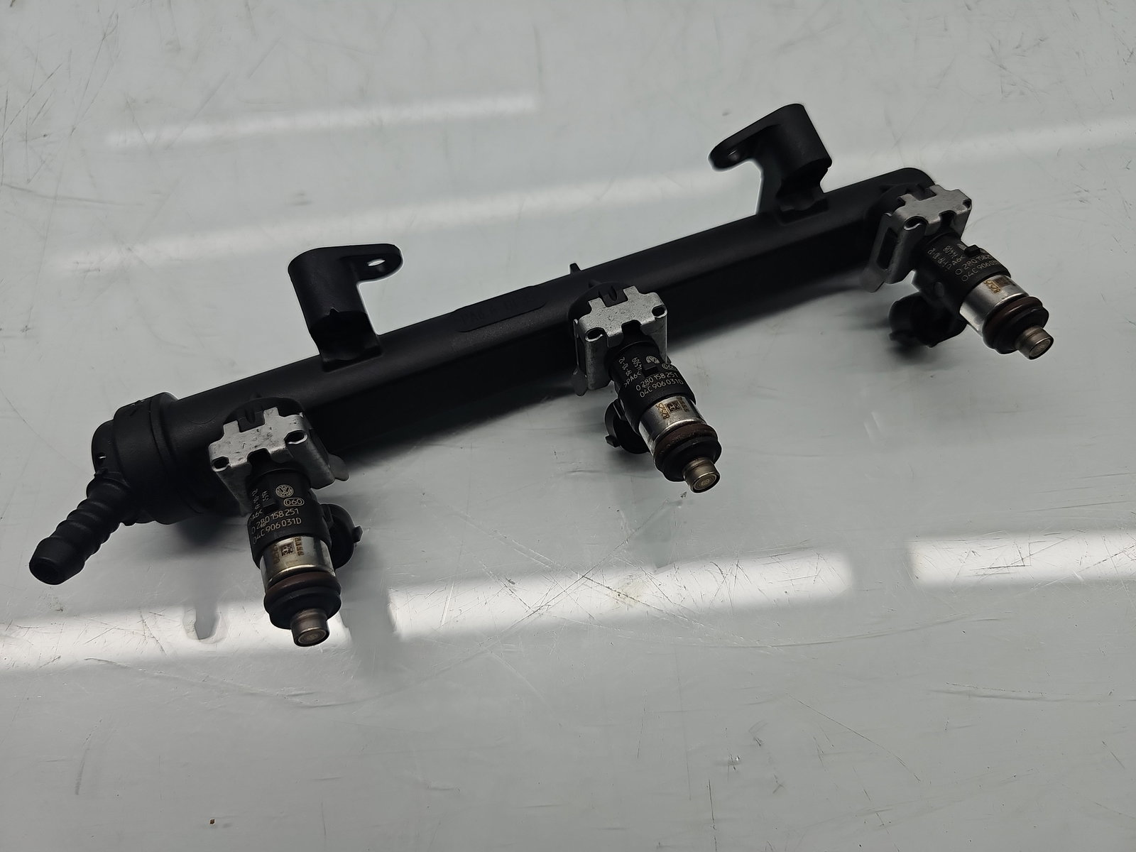 Rampa injectoare Volkswagen UP [Fabr 2011-2019] 04C133313 1.0 Benz CHYB 55KW / 75CP - imagine 3