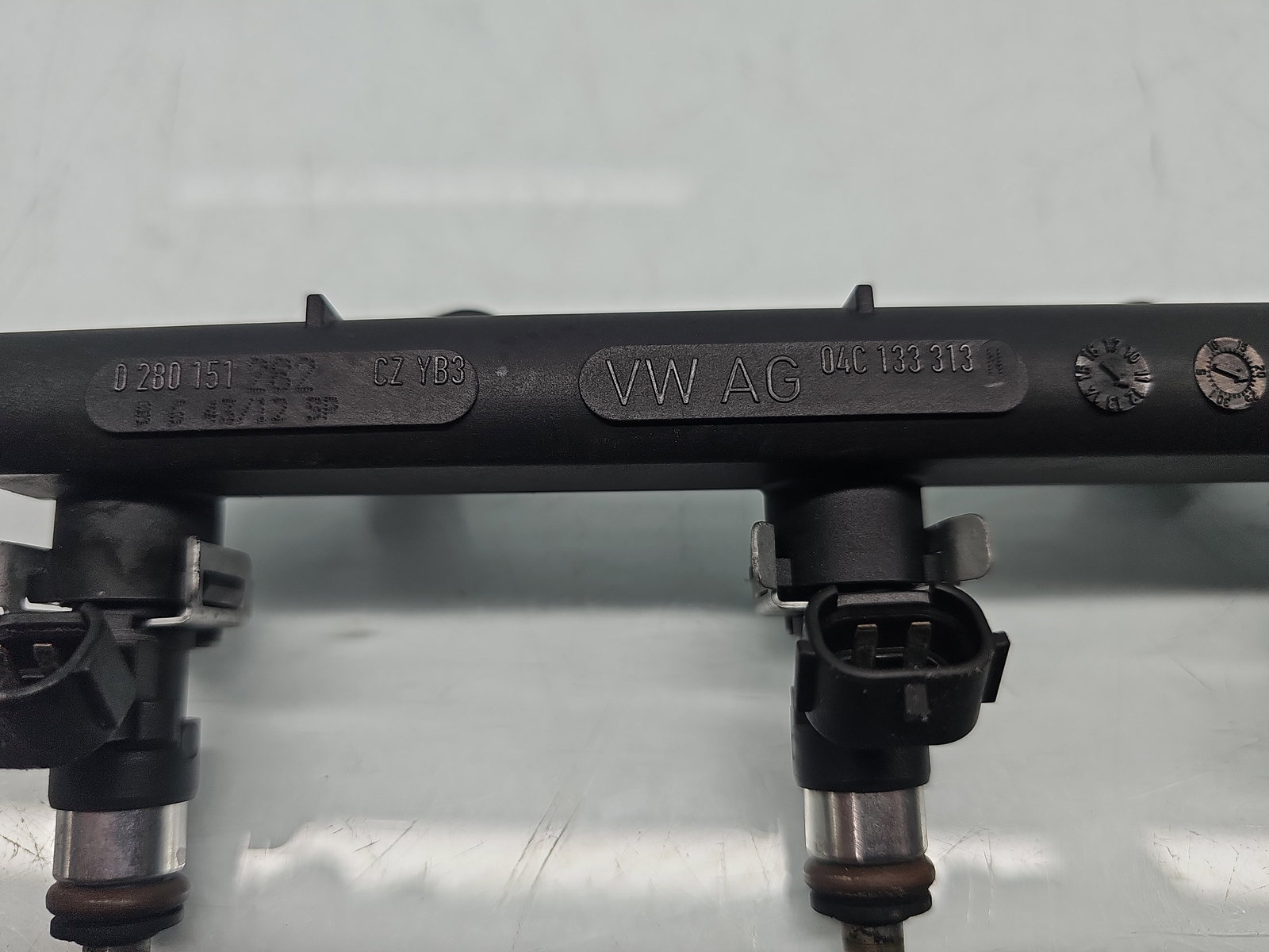 Rampa injectoare Volkswagen UP [Fabr 2011-2019] 04C133313 1.0 Benz CHYB 55KW / 75CP - imagine 4