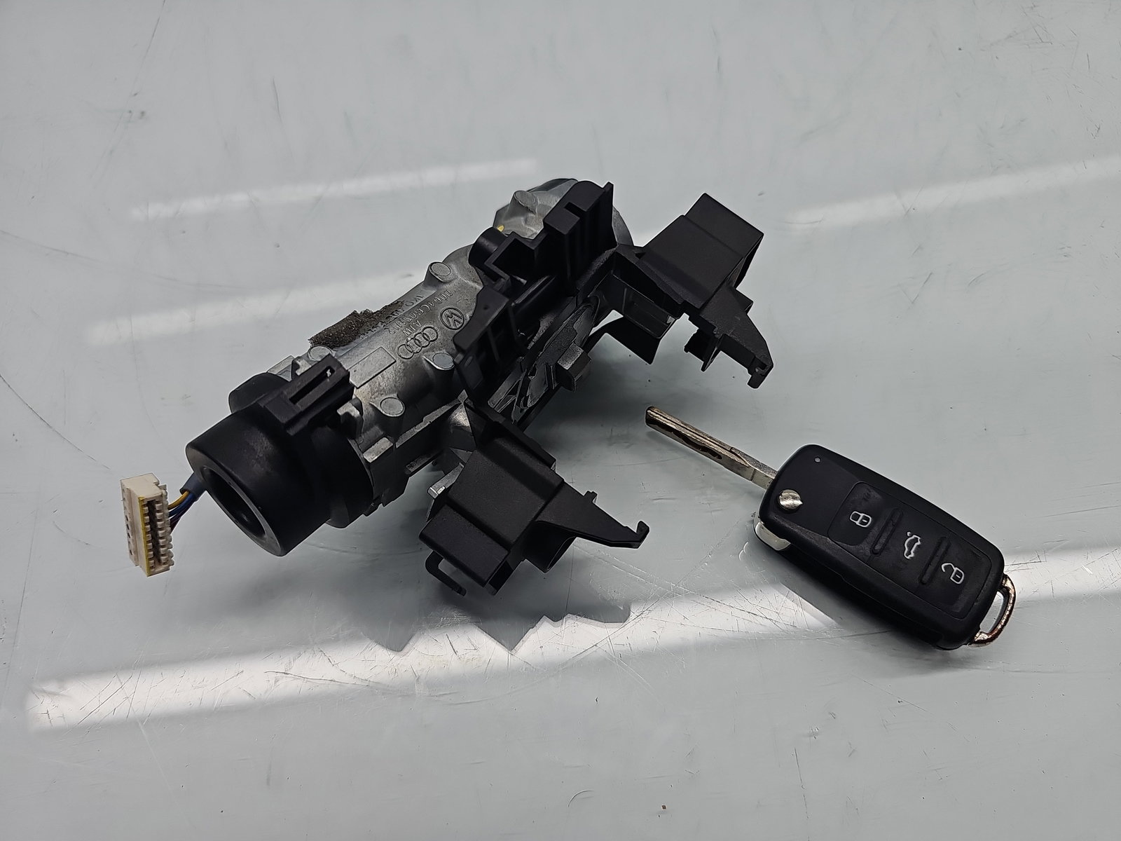 Contact cu cheie Volkswagen Golf 6 (5K1) [Fabr 2009-2013] 1K0905851B 1.6 TDI CAYC 77KW / 105CP - imagine 2