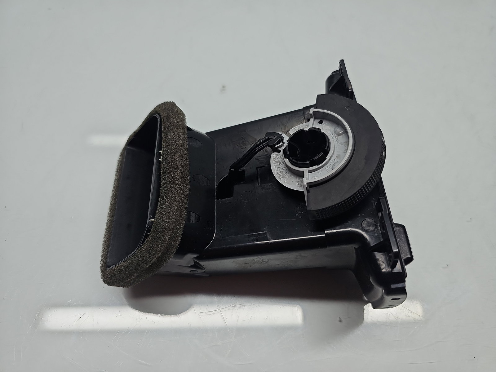 Grila aerisire spate Volkswagen Golf 7 (5G) [Fabr 2014-prezent] 5G0819203 - imagine 4