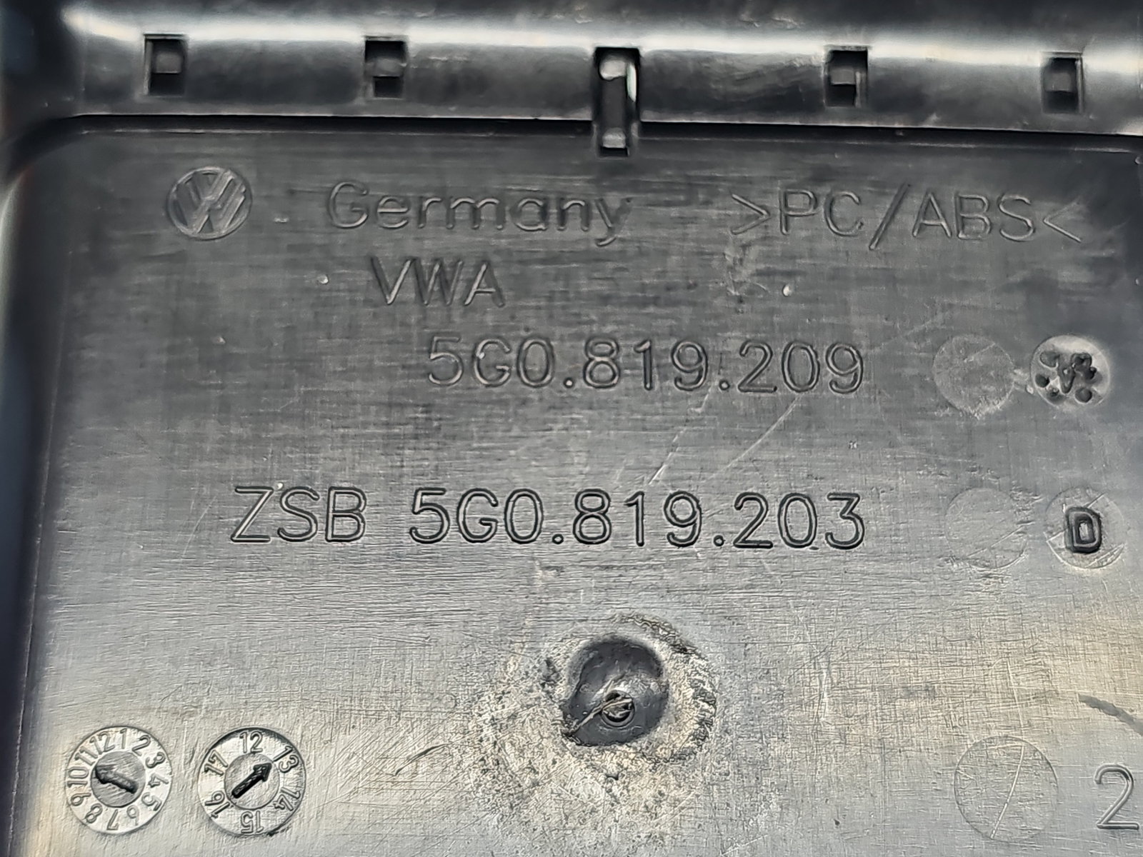 Grila aerisire spate Volkswagen Golf 7 (5G) [Fabr 2014-prezent] 5G0819203 - imagine 5