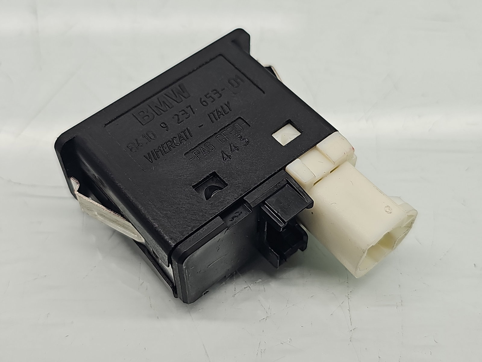 Conector auxiliar USB Bmw 5 GT (F07) [Fabr 2011-2016] 9237653 - imagine 2