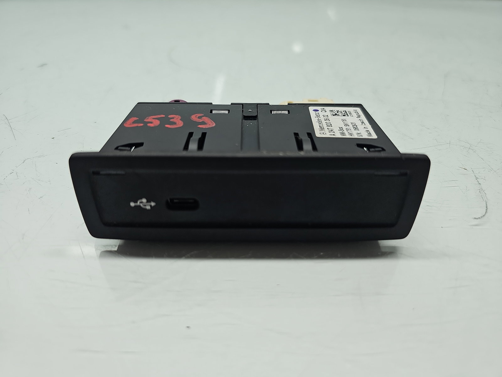 Conector auxiliar USB Mercedes Clasa A (W177) [Fabr 2019-2024] A2478203902 - imagine 1