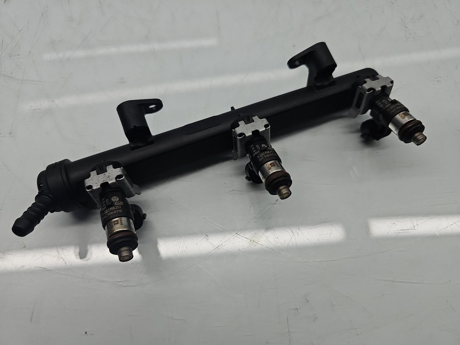 Rampa injectoare Skoda Fabia 3 (NJ3) [Fabr 2014-prezent] 04C133313 1.0 Benz CHYB 55KW / 75CP - imagine 3