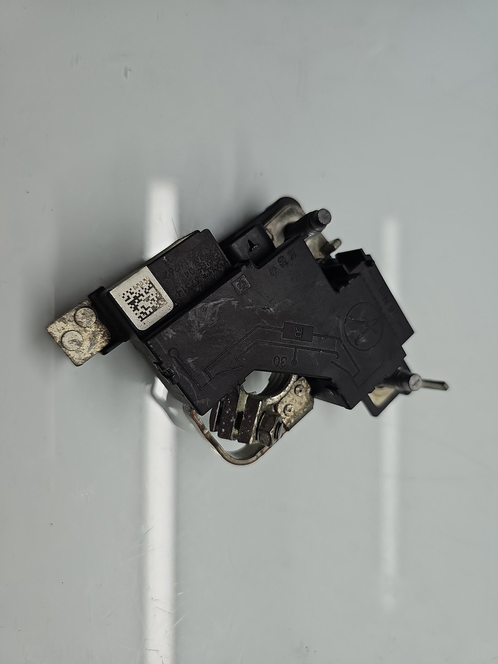 Borna baterie (+) cu capsa Mercedes Clasa A (W176) [Fabr 2012-2018] A2469069600 - imagine 1