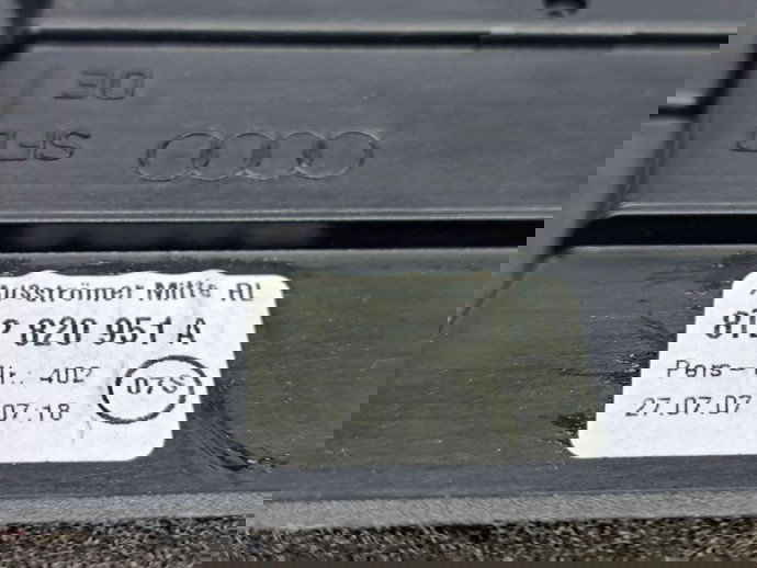  Grila aerisire centrala Audi A5 (8T3) [Fabr 2007-2015] 8T2820951A