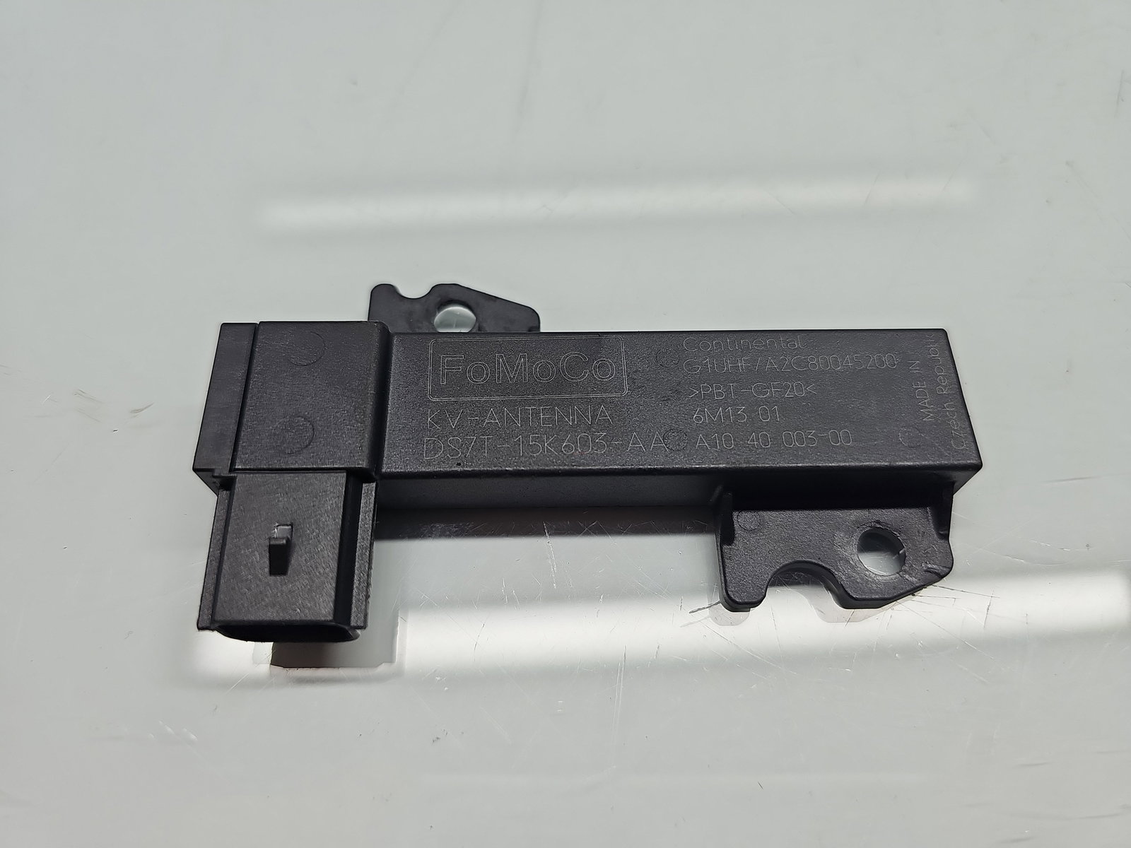 Amplificator antena Ford Kuga II [Fabr 2012-prezent] DS7T-15K603-AA - imagine 1