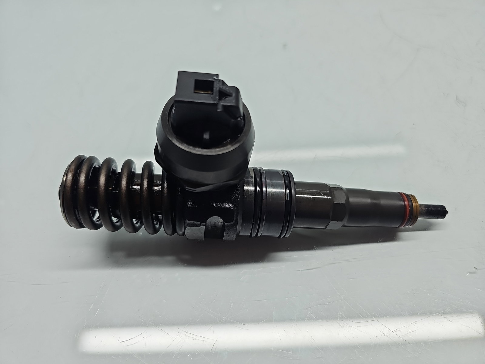 Injector Volkswagen Golf 5 (1K1) [Fabr 2004-2008] 2.0 TDI BMM 103KW / 140CP
