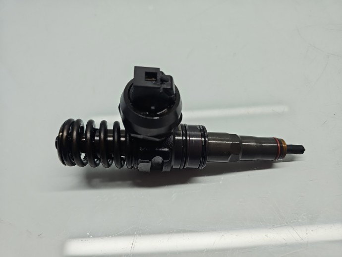 Injector Volkswagen Golf 5 (1K1) [Fabr 2004-2008]  2.0 TDI BMM 103KW / 140CP