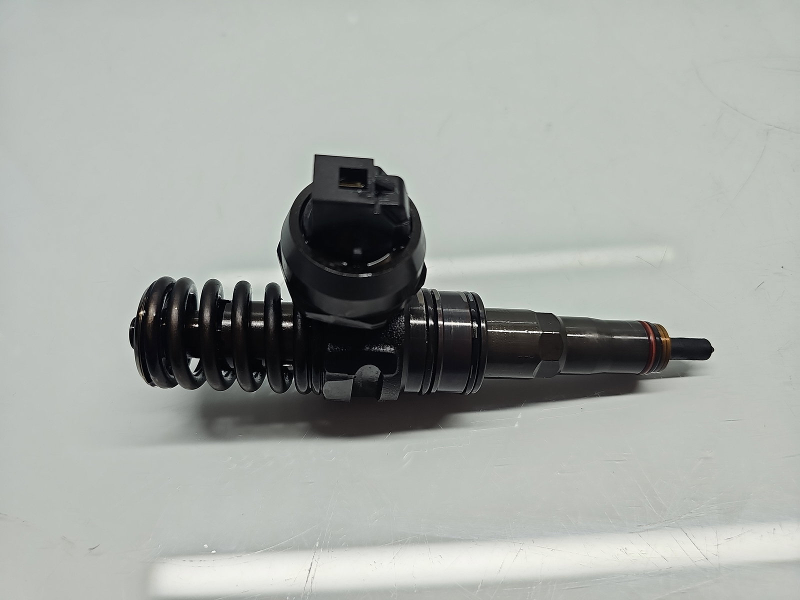 Injector Volkswagen Golf 5 (1K1) [Fabr 2004-2008] 2.0 TDI BMM 103KW / 140CP