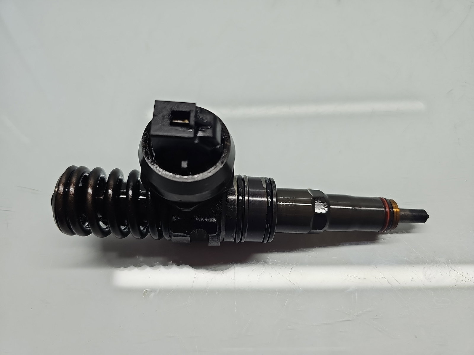 Injector Volkswagen Golf 5 (1K1) [Fabr 2004-2008] 2.0 TDI BMM 103KW / 140CP