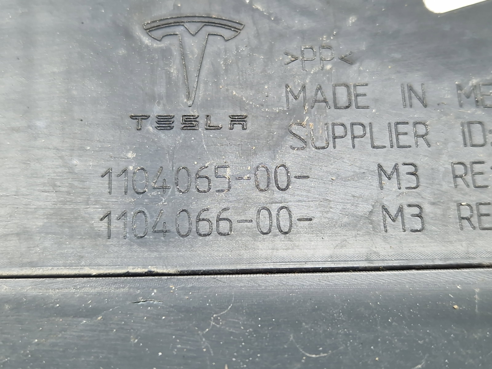 Grila stergator parbriz TESLA Model 3 [Fabr 2020-2025] 1104065-00-M - imagine 4